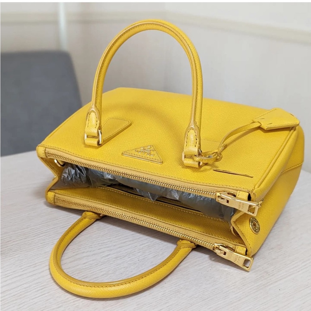 Prada Galleria Saffiano leather small-bag in Yellow - Picture 3 of 16